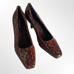 AEROSOLES Brown Croc-Embossed Pointed Toe Pumps in 8.5 NWOT